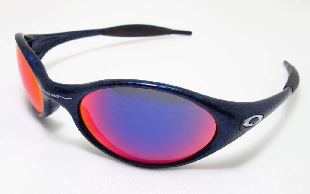 IMAGE: http://i1261.photobucket.com/albums/ii595/shoxpro72/oakley1.jpg