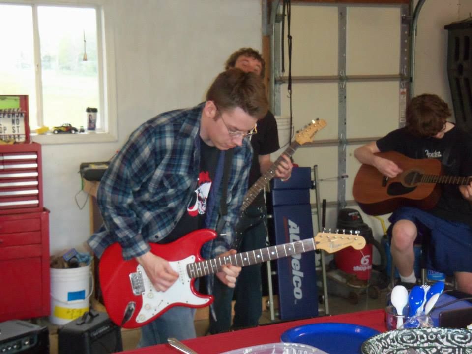 http://i1261.photobucket.com/albums/ii597/creaturekillswell/Guitar1_zps75569c7d.jpg